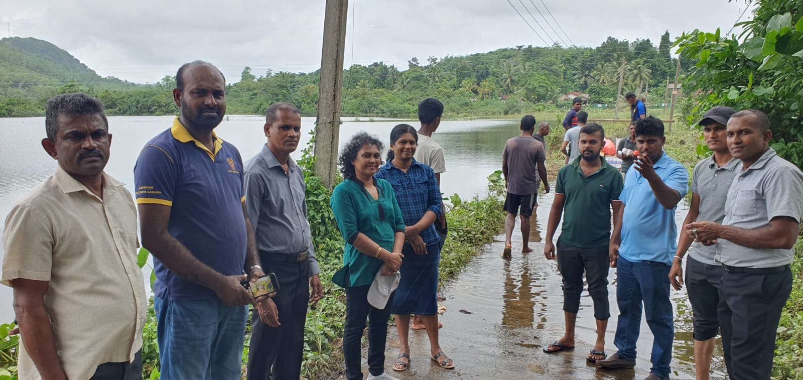 ගං වතුරින් අවතැන් වූවන්ට පිසූ ආහාර බෙදා දීම - 2024-06-03